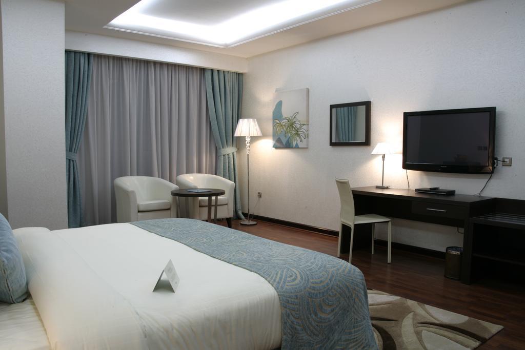 Gokulam Park Doha Hotel Kültér fotó