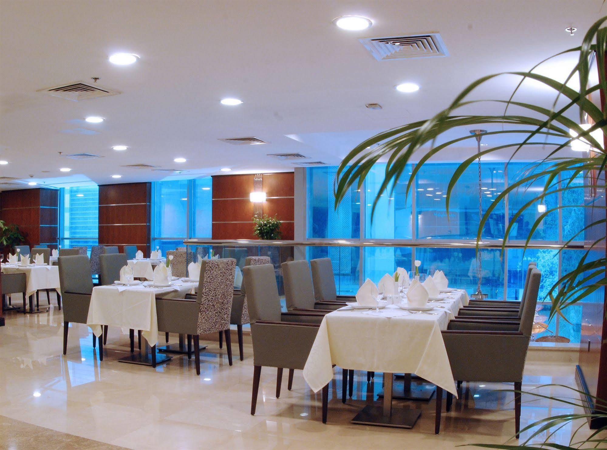 Gokulam Park Doha Hotel Kültér fotó