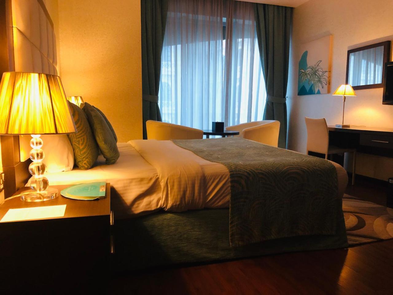 Gokulam Park Doha Hotel Kültér fotó